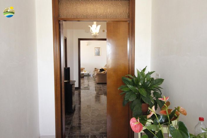 Image No.20-6 Bed Country House for sale