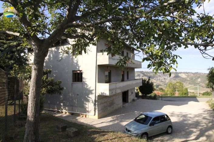 Image No.38-6 Bed Country House for sale