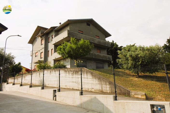 Image No.5-6 Bed Country House for sale