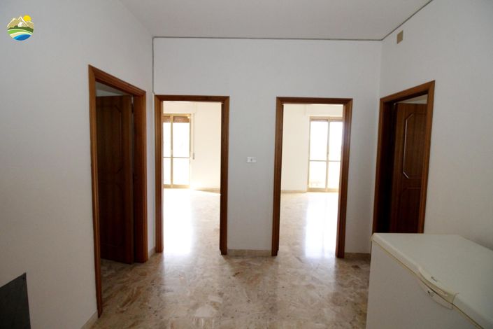 Image No.9-6 Bed Country House for sale