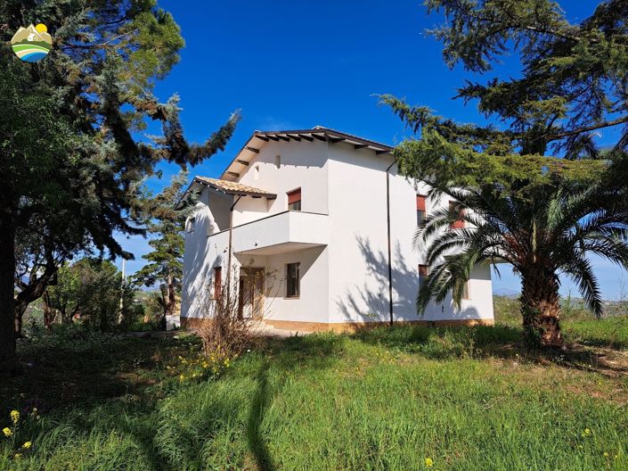 Image No.3-Maison de campagne de 4 chambres à vendre à Penne