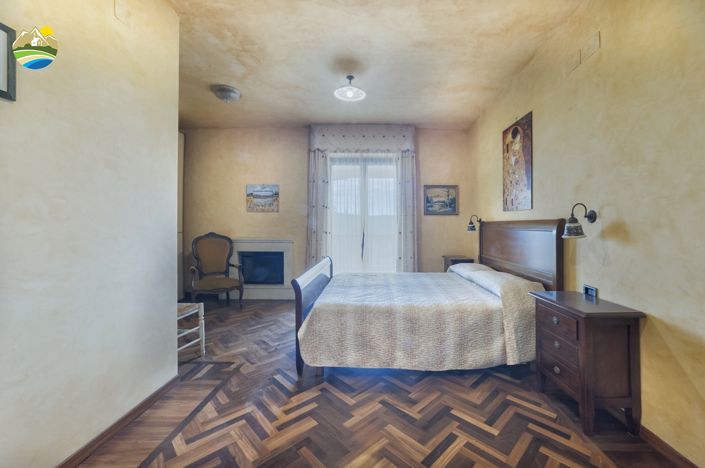 Image No.25-4 Bed Villa for sale