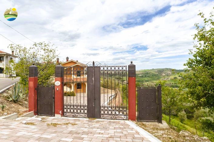 Image No.3-4 Bed Villa for sale