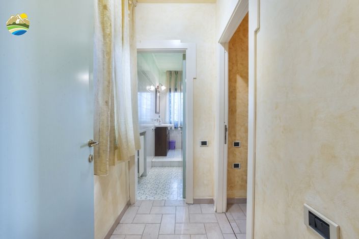 Image No.42-4 Bed Villa for sale