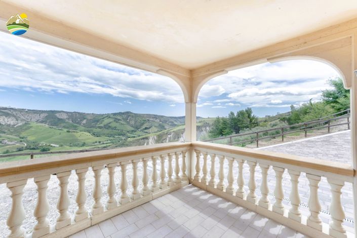 Image No.9-4 Bed Villa for sale