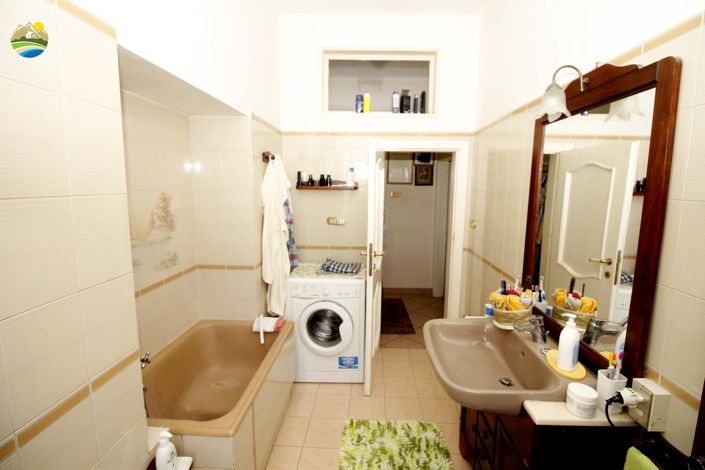 Image No.10-4 Bed Townhouse for sale