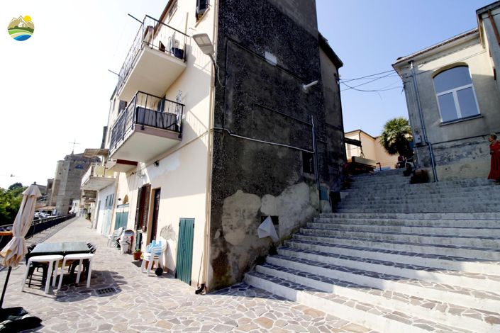 Image No.25-4 Bed Townhouse for sale