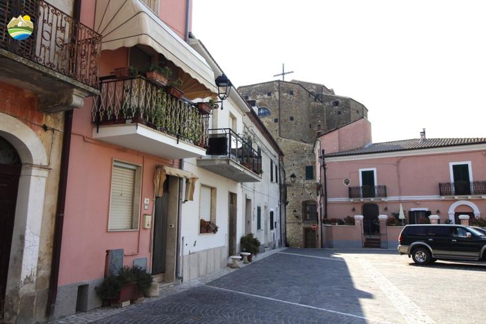 Image No.30-4 Bed Townhouse for sale