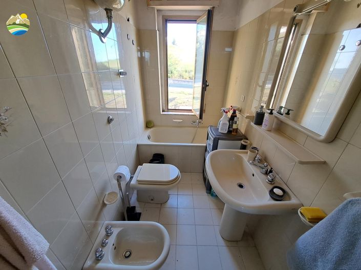 Image No.13-2 Bed Country House for sale