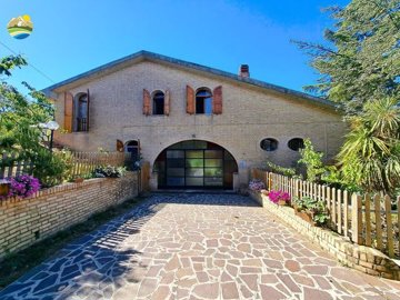 1 - Collecorvino, Villa