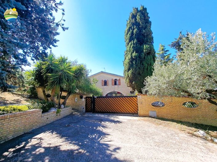 Image No.1-Villa de 3 chambres à vendre à Collecorvino