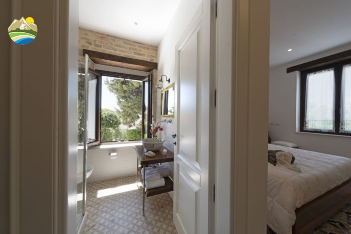 Image No.30-9 Bed Villa for sale