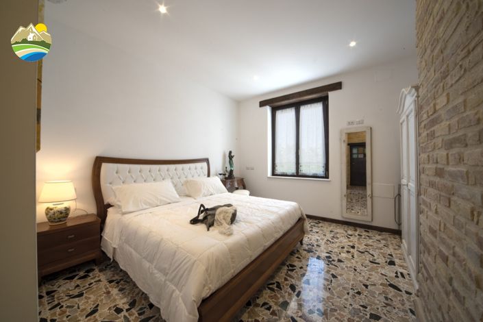 Image No.31-9 Bed Villa for sale