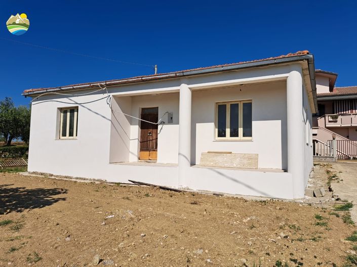 Image No.12-2 Bed Country House for sale