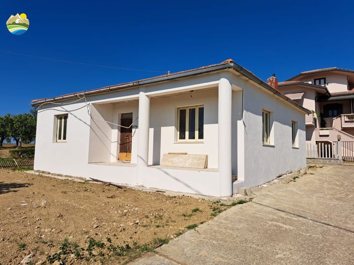 Image No.26-2 Bed Country House for sale