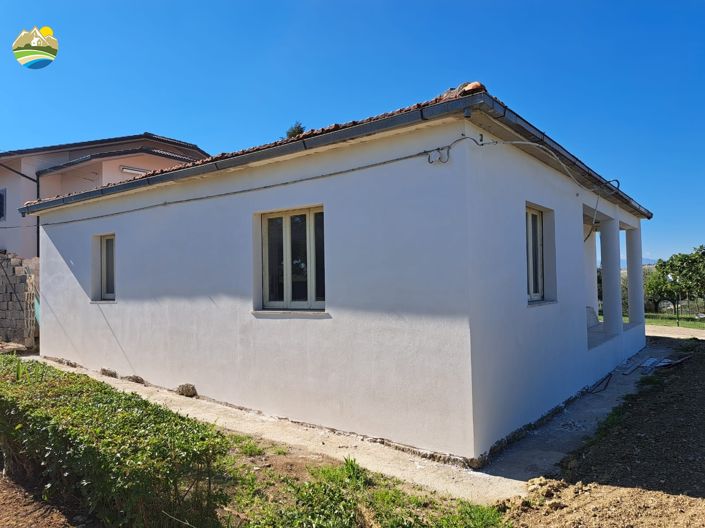 Image No.5-2 Bed Country House for sale