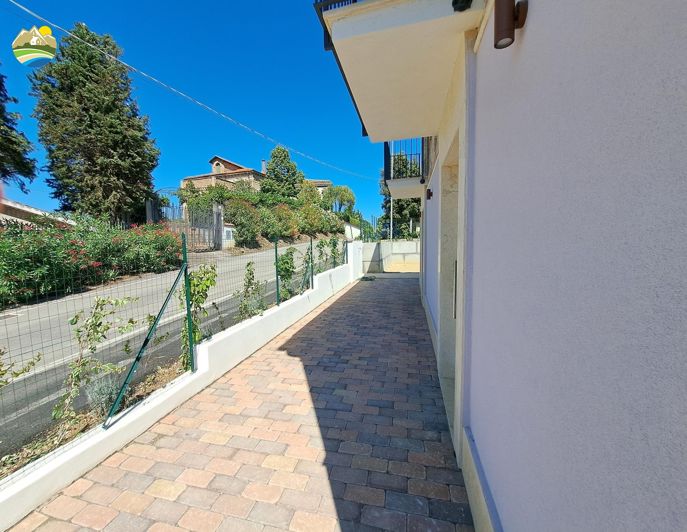 Image No.18-Maison de campagne de 2 chambres à vendre à Collecorvino