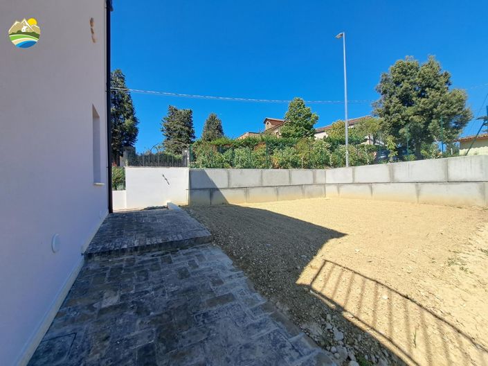 Image No.19-Maison de campagne de 2 chambres à vendre à Collecorvino