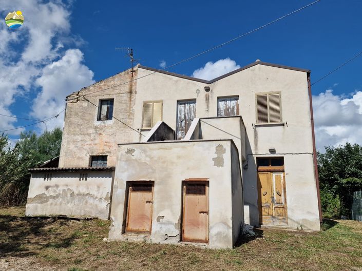 Image No.12-Maison de campagne de 6 chambres à vendre à Penne