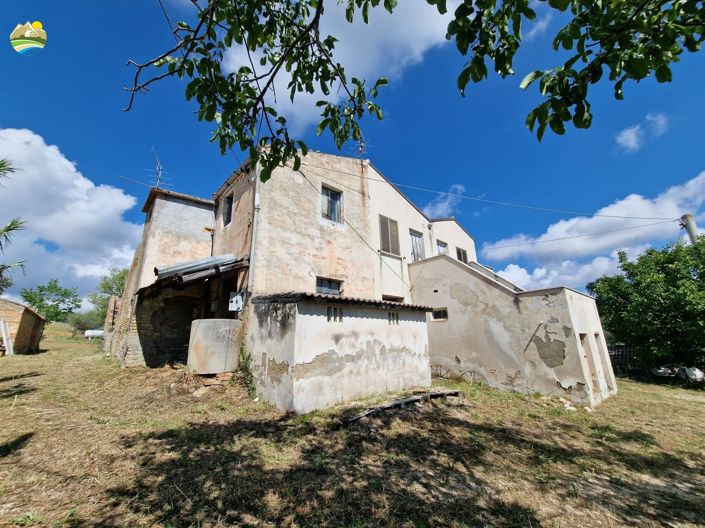Image No.13-Maison de campagne de 6 chambres à vendre à Penne