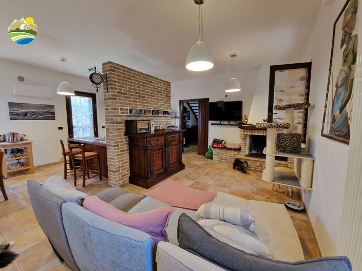 Image No.26-3 Bed Country House for sale