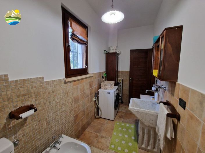 Image No.29-3 Bed Country House for sale