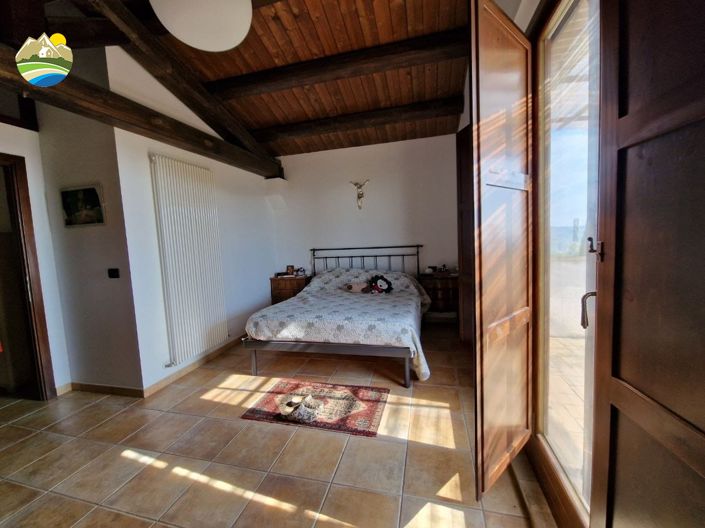 Image No.37-3 Bed Country House for sale