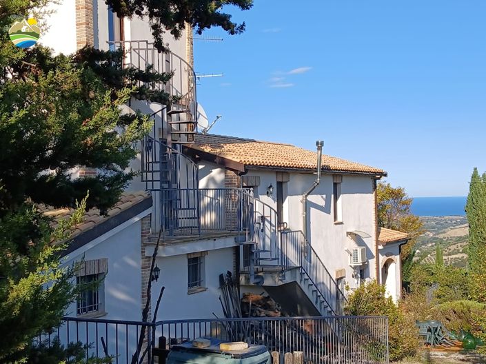 Image No.49-3 Bed Country House for sale