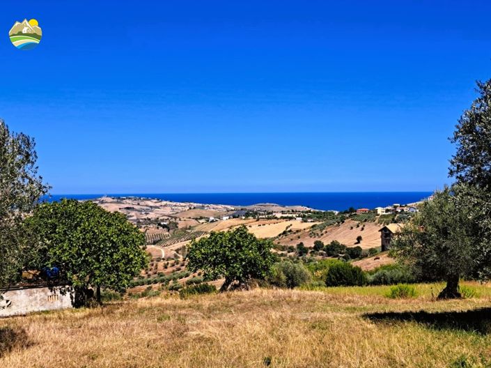 Image No.5-2 Bed Country House for sale