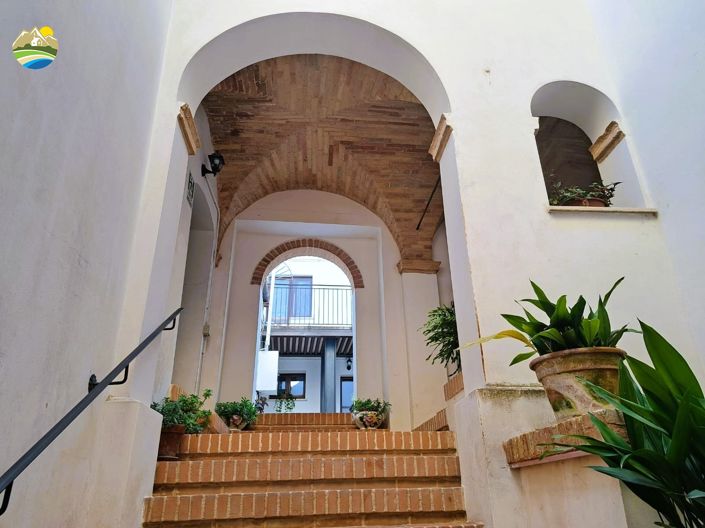 Image No.15-5 Bed Townhouse for sale