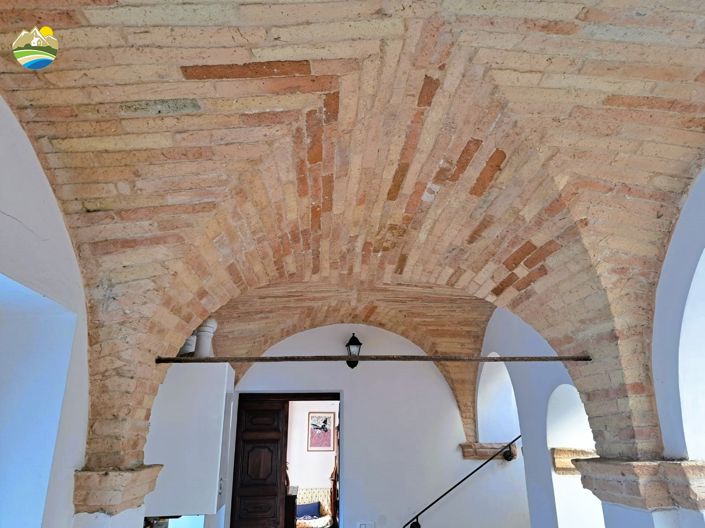 Image No.20-5 Bed Townhouse for sale