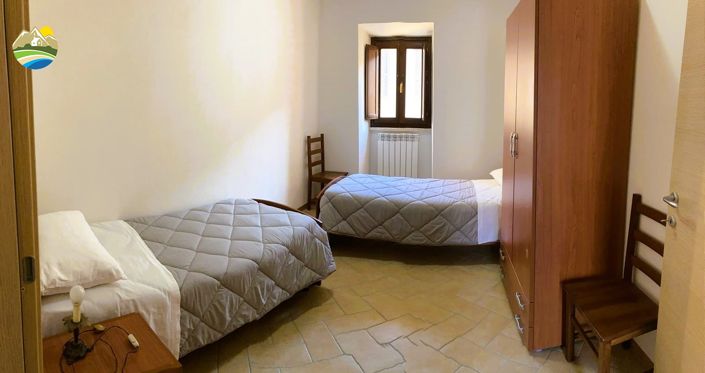 Image No.27-5 Bed Townhouse for sale