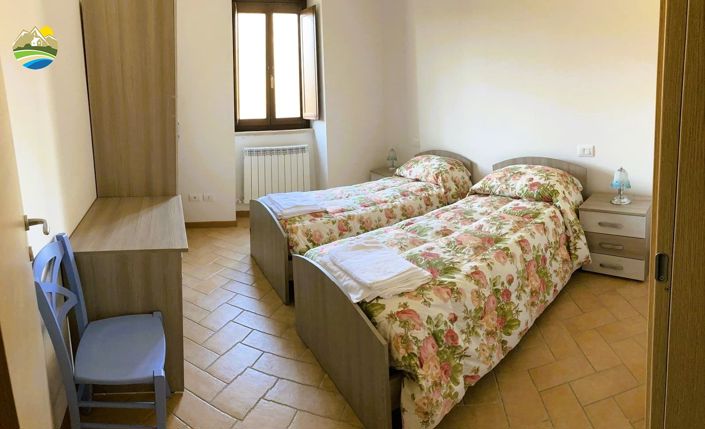 Image No.30-5 Bed Townhouse for sale