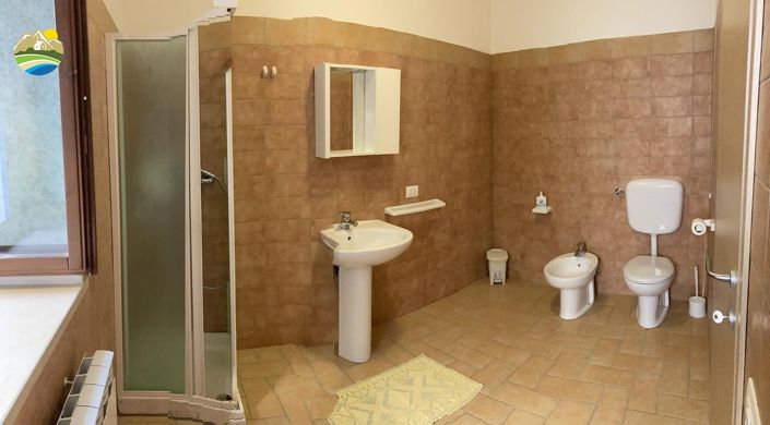 Image No.32-5 Bed Townhouse for sale