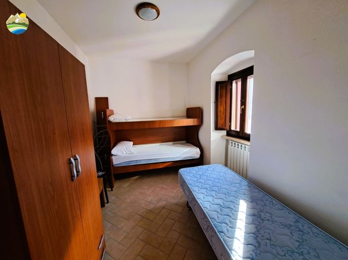 Image No.34-5 Bed Townhouse for sale