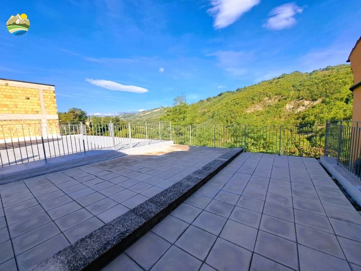 Image No.36-5 Bed Townhouse for sale