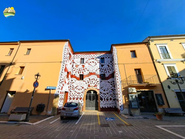 Image No.40-5 Bed Townhouse for sale