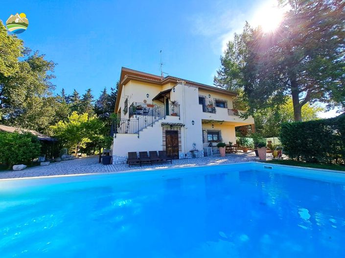 Image No.1-Villa de 5 chambres à vendre à Spoltore