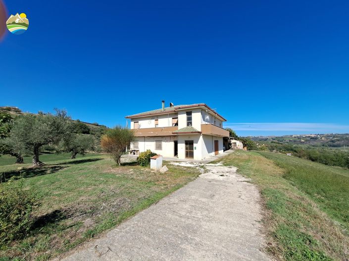 Image No.1-Maison de campagne de 3 chambres à vendre à Picciano