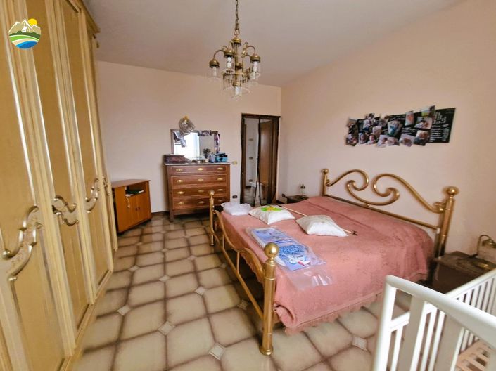 Image No.24-4 Bed Country House for sale