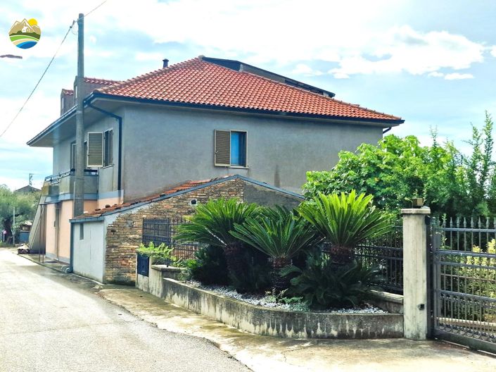 Image No.5-4 Bed Country House for sale