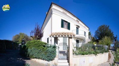 1 - Atri, Villa