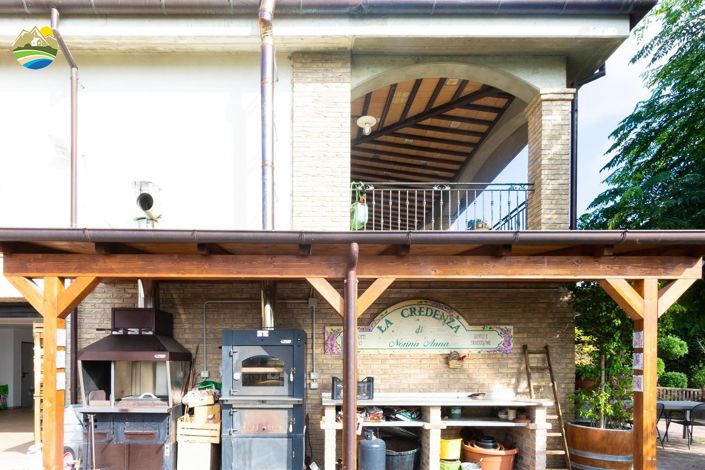 Image No.17-8 Bed Villa for sale