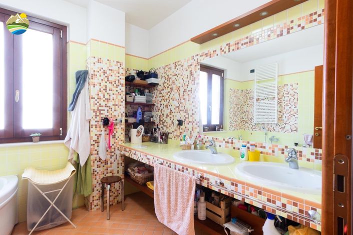 Image No.22-8 Bed Villa for sale