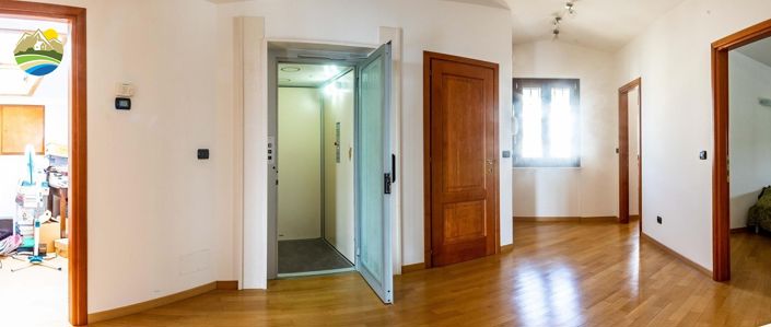 Image No.26-8 Bed Villa for sale