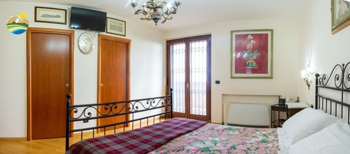 Image No.28-8 Bed Villa for sale