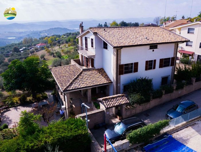 Image No.3-8 Bed Villa for sale