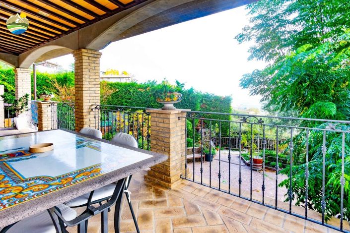 Image No.9-8 Bed Villa for sale