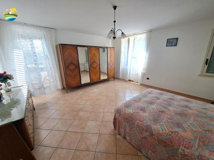 Image No.28-4 Bed Country House for sale