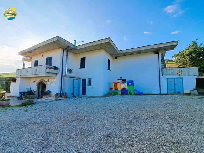 Image No.6-4 Bed Country House for sale